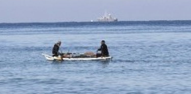İsrail donanması Qəzzada balıqçı qayığını yandırıb, balıqçıları həbs edib