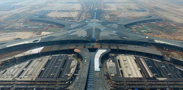 Çində dünyanın ən iri aeroportu açıldı 