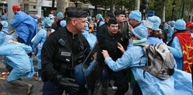 Fransa polisi aksiya keçirən səhiyyə işçilərinə müdaxilə etdi  