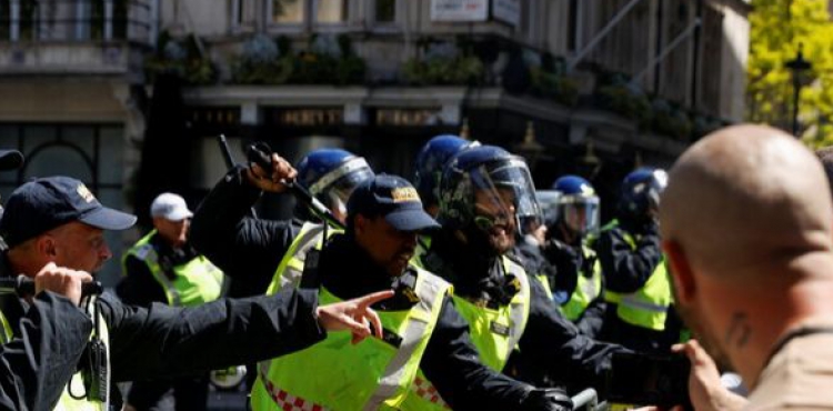 Londonda qarşıdurma – 15 polis əməkdaşı yaralandı - VİDEO 