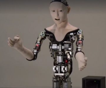 `Öz iradəsi` ilə insanlarla ünsiyyət quran robot - VİDEO 