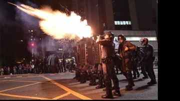 Braziliya polisi ilə etirazçılar arasında insident