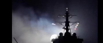 Amerika Suriyada hərbi aerodromu raketlərlə vurub - VİDEO