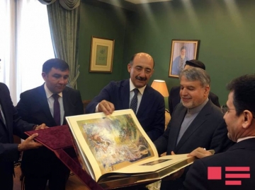 Əbülfəs Qarayev İranın islami irşad və mədəniyyət naziri ilə görüşüb