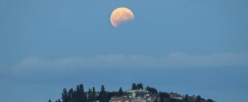 Şərq Yarımkürəsində bu ilin ilk Ay tutulması- fotolarda