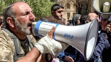 Etirazçılar Yerevanda meydana toplaşırlar: bu gün yeni baş nazir seçiləcək