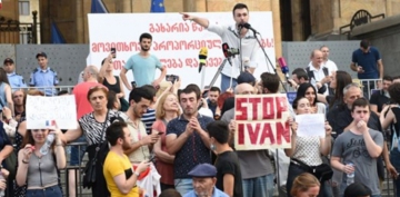 Gürcüstan müxalifəti kütləvi etiraz aksiyalarını davam etdirir
