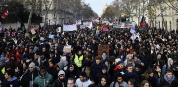 Fransada etiraz aksiyaları yenidən başladı - Video  