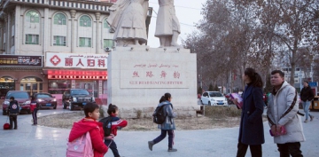 Çində müsəlman uşaqlarını valideynlərindən ayırırlar