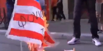 Avropada da  ABŞ bayrağı yandırıldı - VİDEO