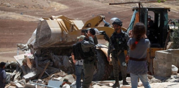 İsrail qüvvələri 8 uşağı olan bir fələstinli ailənin evini dağıdıb 