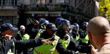 Londonda qarşıdurma – 15 polis əməkdaşı yaralandı - VİDEO 