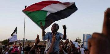 Sudanda etirazçılar neft kəmərini bağlayıb, hava limanını ələ keçiriblər