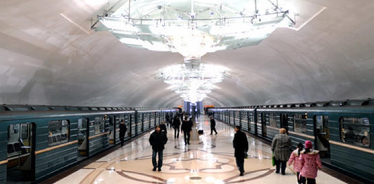 Bakı metrosunda sərnişin sıxlığı qatarları yenə gecikdirdi