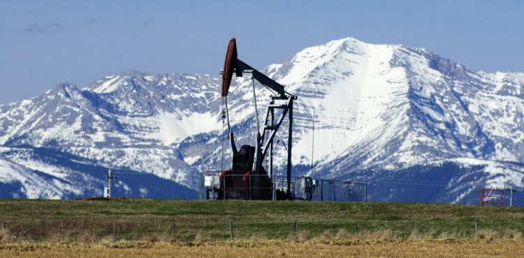 Kanada neftinin satışı istehsal dəyərindən aşağı düşdü