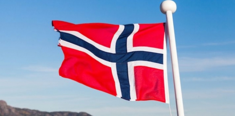 Norveçin Baş naziri və hökuməti istefa verib